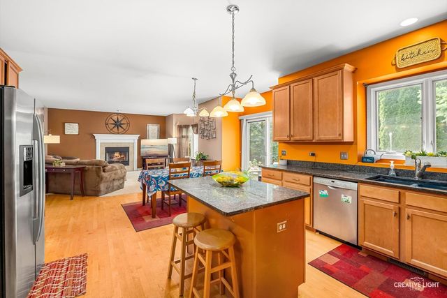 424 Camden Circle, Oswego, IL 60543