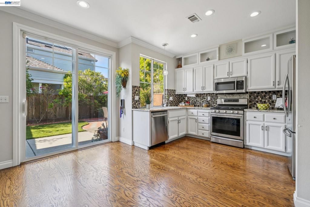 Image 13 of property listing at 35 Britt Ct, Alameda, CA 94502