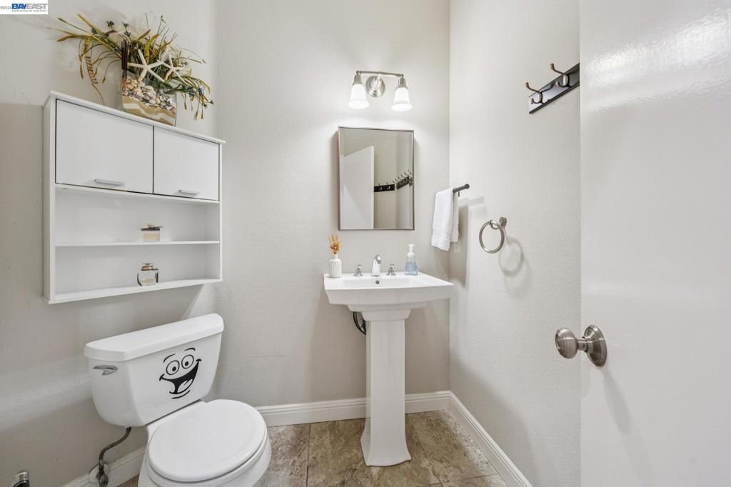 Image 16 of property listing at 35 Britt Ct, Alameda, CA 94502