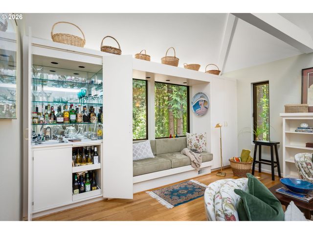 1546 Sw UPLAND Dr, Portland, OR 97221