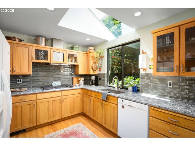 1546 Sw UPLAND Dr, Portland, OR 97221
