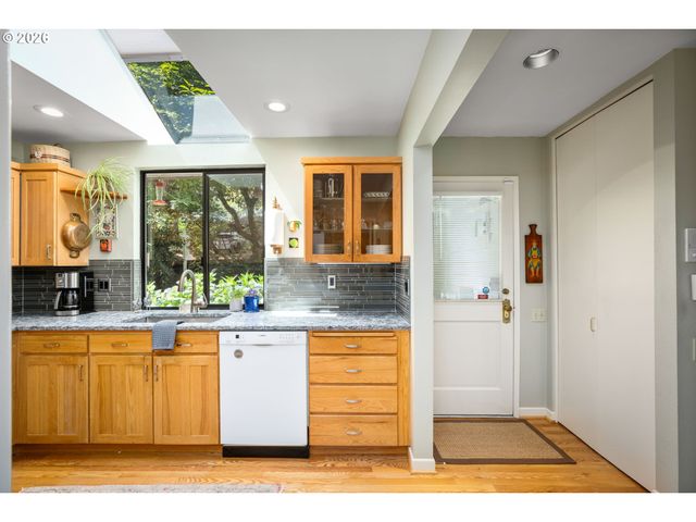 1546 Sw UPLAND Dr, Portland, OR 97221