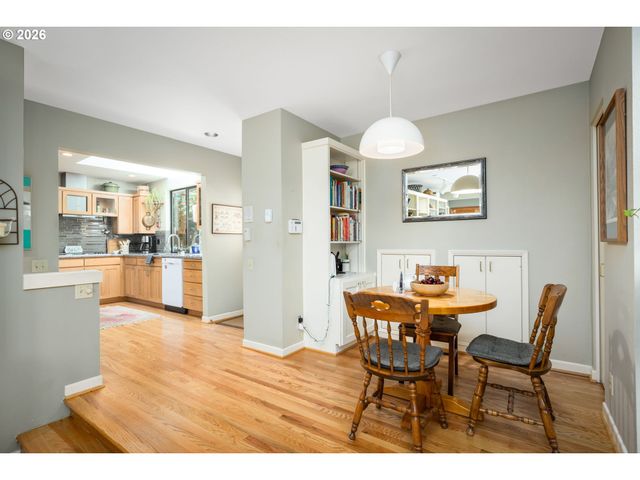 1546 Sw UPLAND Dr, Portland, OR 97221