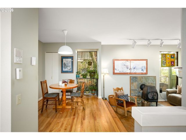 1546 Sw UPLAND Dr, Portland, OR 97221