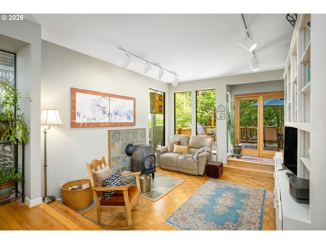 1546 Sw UPLAND Dr, Portland, OR 97221