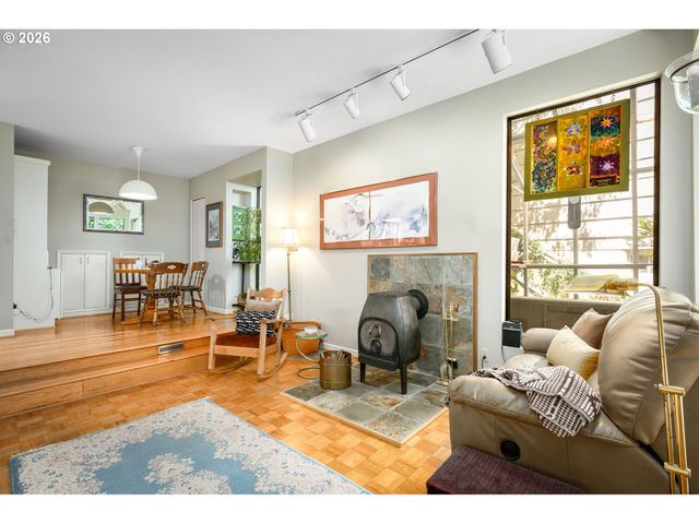 1546 Sw UPLAND Dr, Portland, OR 97221