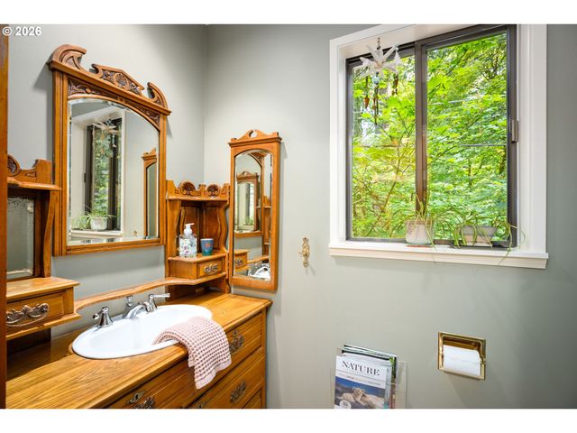 1546 Sw UPLAND Dr, Portland, OR 97221