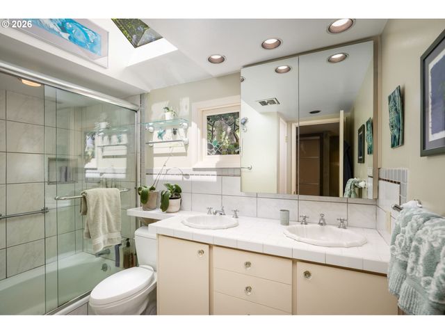 1546 Sw UPLAND Dr, Portland, OR 97221