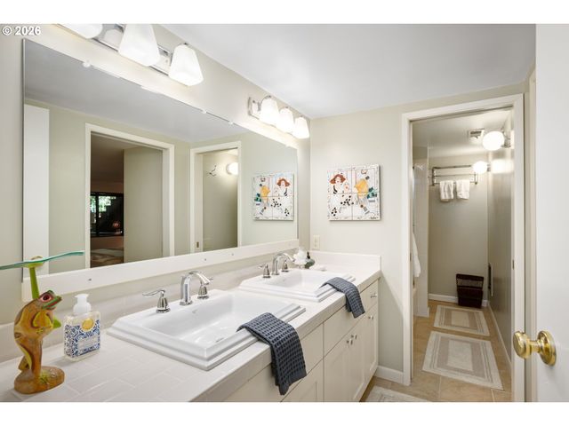 1546 Sw UPLAND Dr, Portland, OR 97221