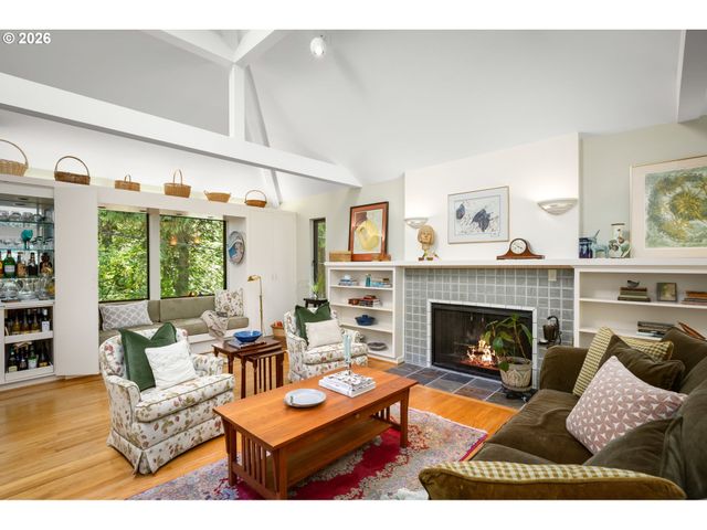 1546 Sw UPLAND Dr, Portland, OR 97221