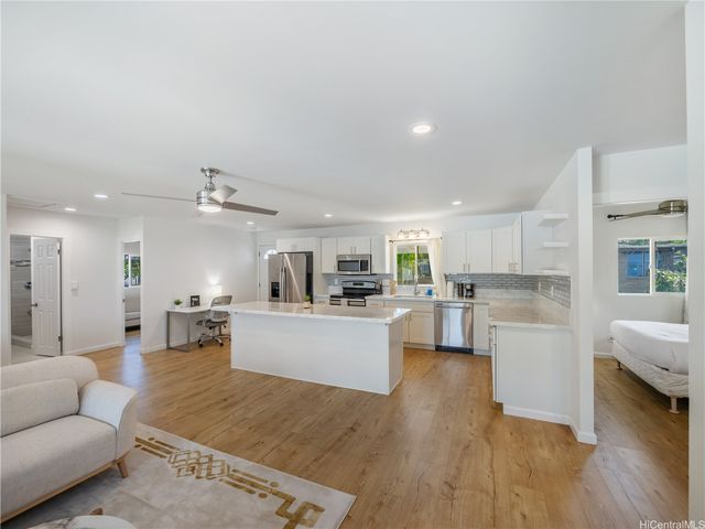 1301 California Avenue 12, Wahiawa, HI 96786