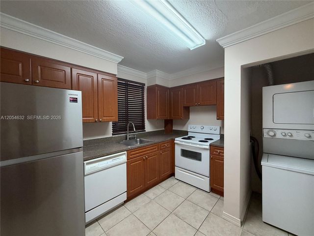 6195 NW 186th St 114, Hialeah, FL 33015