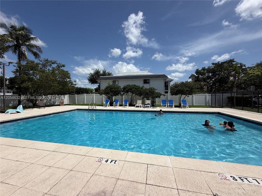 6195 NW 186th St 114, Hialeah, FL 33015