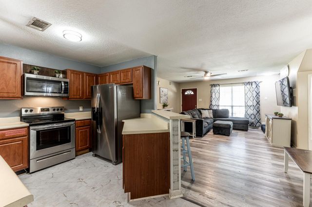 65 Cauthen Drive, Huntsville, TX 77320