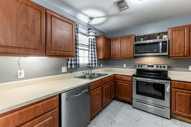 65 Cauthen Drive, Huntsville, TX 77320