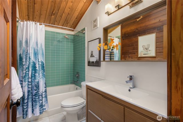 10750 N Madison Avenue NE, Bainbridge Island, WA 98110