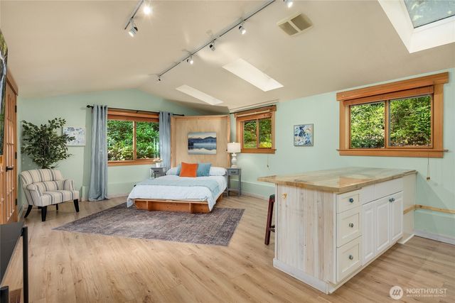 10750 N Madison Avenue NE, Bainbridge Island, WA 98110