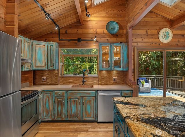 10750 N Madison Avenue NE, Bainbridge Island, WA 98110