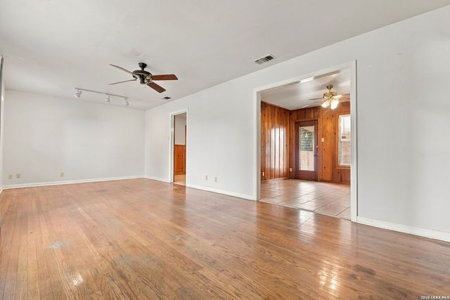 223 FENNEL DR, San Antonio, TX 78213