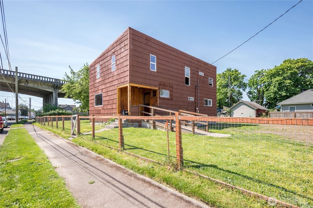 309 NW 2nd Avenue, Kelso, WA 98626