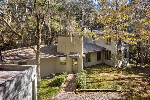 17 Middleton Oaks Road, Charleston, SC 29414