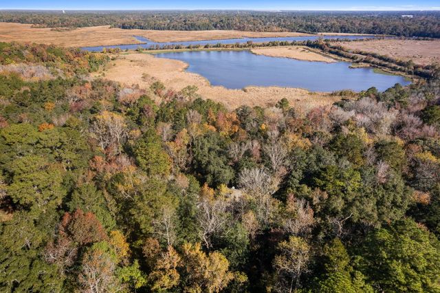 17 Middleton Oaks Road, Charleston, SC 29414