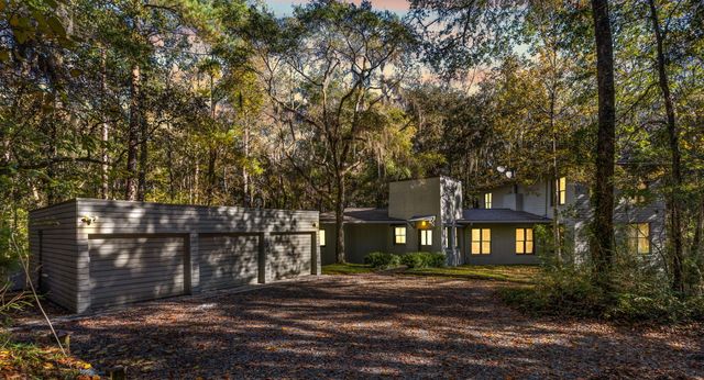 17 Middleton Oaks Road, Charleston, SC 29414