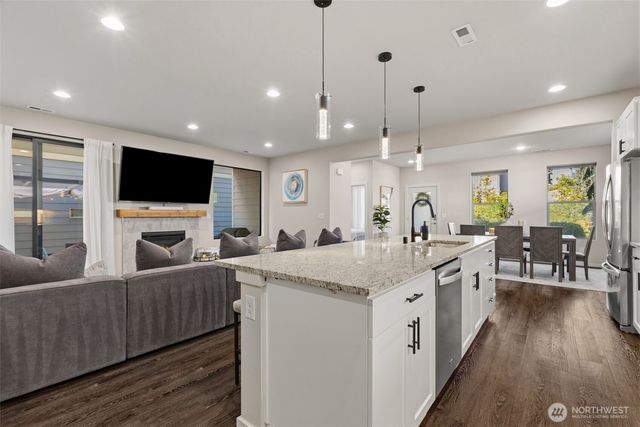 32883 Pine Avenue SE, Black Diamond, WA 98010