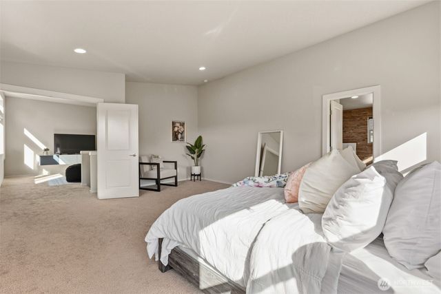 32883 Pine Avenue SE, Black Diamond, WA 98010