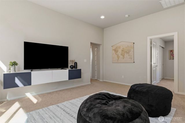 32883 Pine Avenue SE, Black Diamond, WA 98010