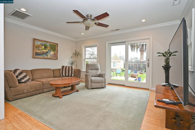 1013 Pleasant Valley Dr, Pleasant Hill, CA 94523