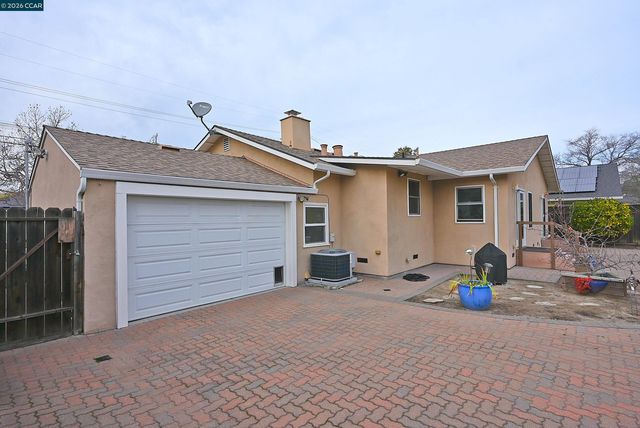 1013 Pleasant Valley Dr, Pleasant Hill, CA 94523