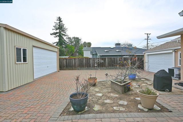 1013 Pleasant Valley Dr, Pleasant Hill, CA 94523