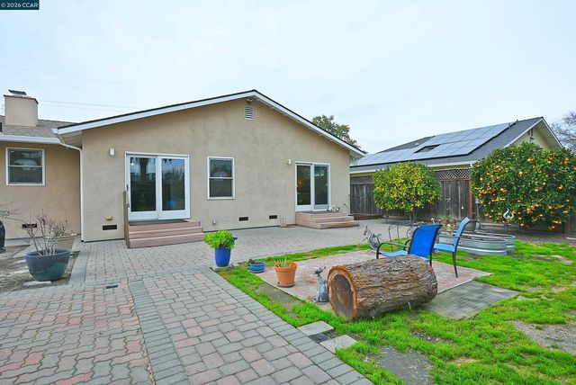 1013 Pleasant Valley Dr, Pleasant Hill, CA 94523