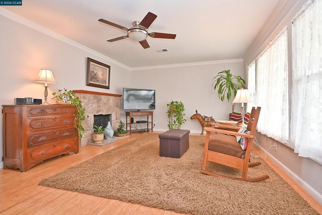 1013 Pleasant Valley Dr, Pleasant Hill, CA 94523