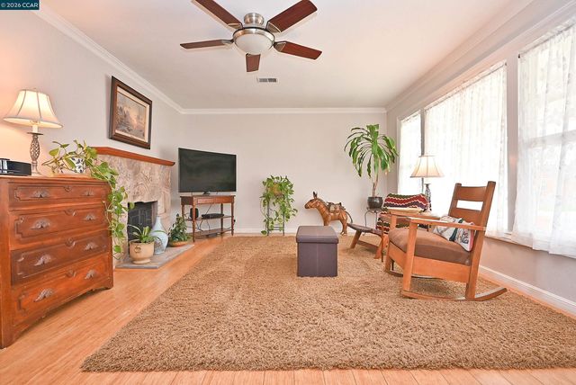 1013 Pleasant Valley Dr, Pleasant Hill, CA 94523