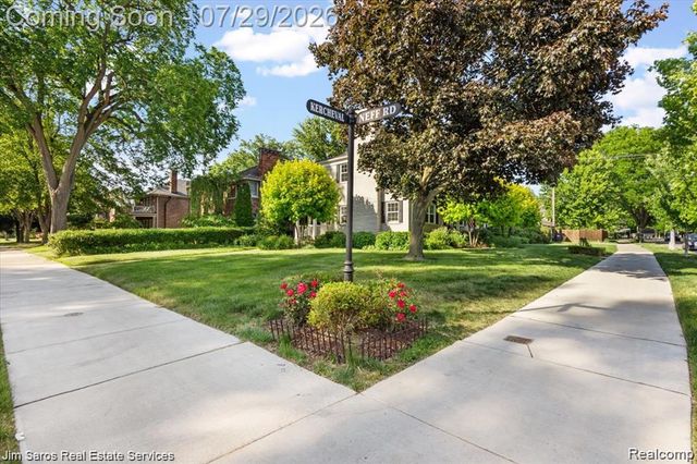 620 Neff Road, Grosse Pointe, MI 48230