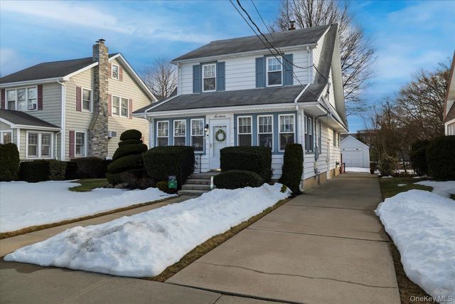 16 Denton Court, Rockville Centre, NY 11570