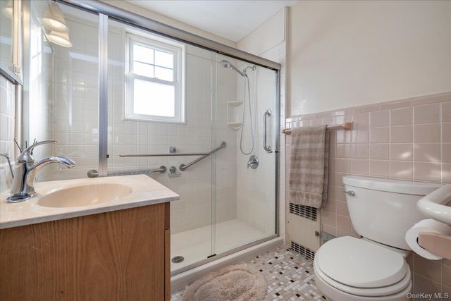 16 Denton Court, Rockville Centre, NY 11570