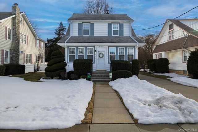 16 Denton Court, Rockville Centre, NY 11570