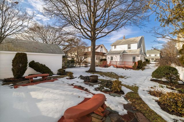 16 Denton Court, Rockville Centre, NY 11570