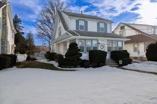 16 Denton Court, Rockville Centre, NY 11570