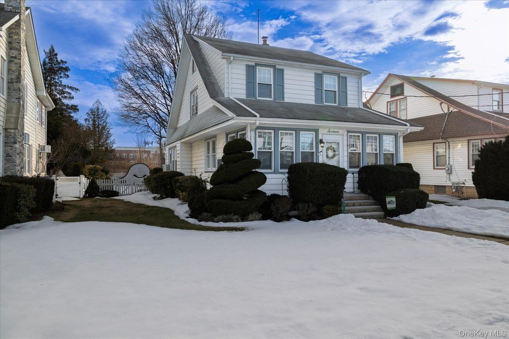 16 Denton Court, Rockville Centre, NY 11570