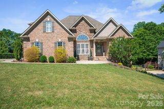 1890 Waterbury Court, Hickory, NC 28602