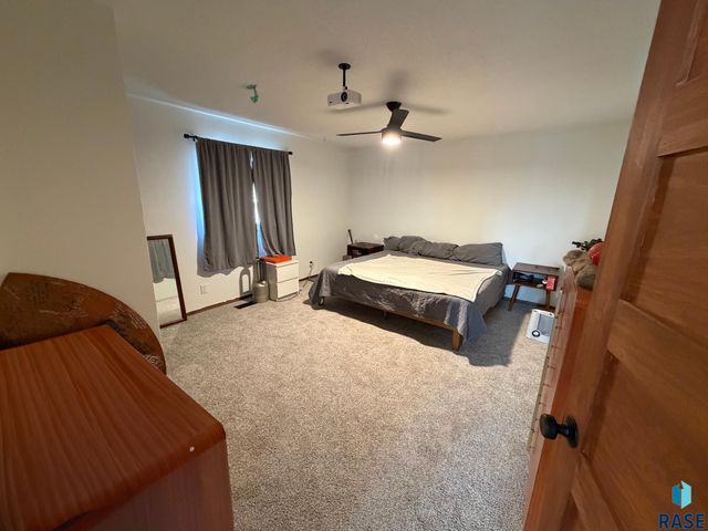 1114 S 6th Ave Avenue, Sioux Falls, SD 57105