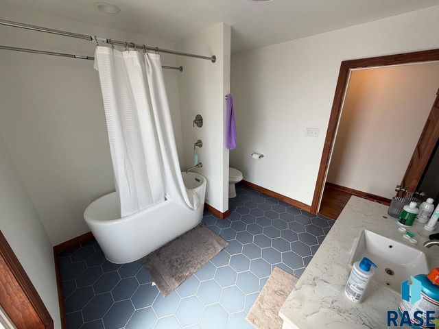 1114 S 6th Ave Avenue, Sioux Falls, SD 57105