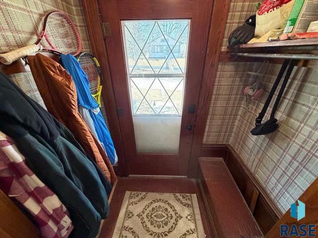 1114 S 6th Ave Avenue, Sioux Falls, SD 57105