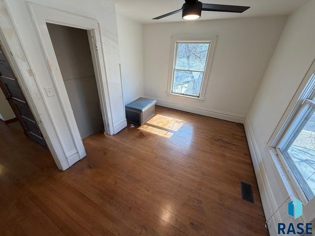 1114 S 6th Ave Avenue, Sioux Falls, SD 57105