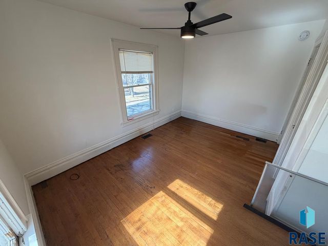 1114 S 6th Ave Avenue, Sioux Falls, SD 57105