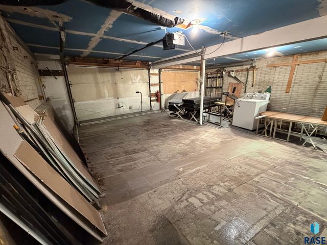 1114 S 6th Ave Avenue, Sioux Falls, SD 57105